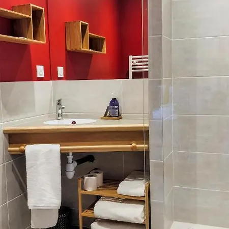 Logis Les 7 Freres Lägenhetshotell Monestier-de-Clermont