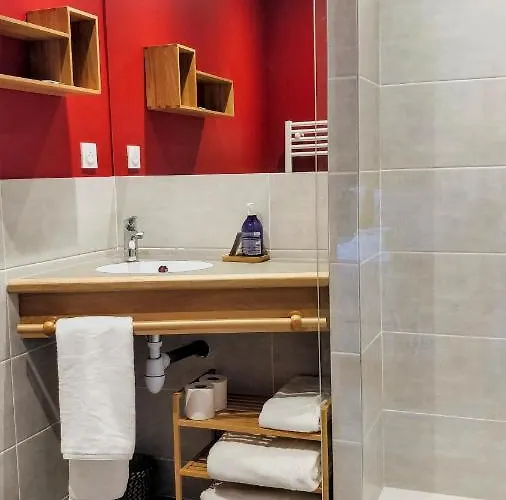 Logis Les 7 Freres Apart-hotel Monestier-de-Clermont