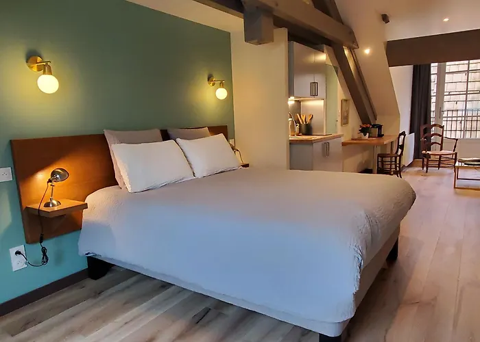 Logis Les 7 Freres Apart-hotel 3*